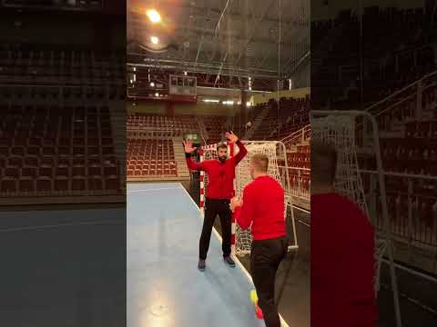 🥅🎯🤾‍♂️WING vs GOALKEEPER - Training shoot &amp; saved ❗📽 by mikitavailupau and @handballstrainingsglobal